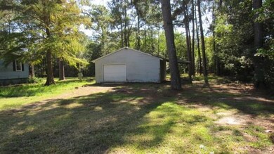 Over sized garage with lean-to on side for boat pa