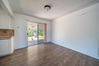 852 Lake Blvd-13