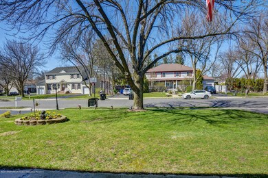 37 Kolas Ct Middletown NJ-large-008-28-F