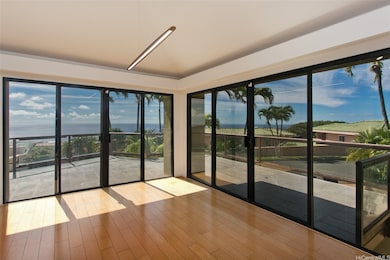 600 Kahiau Loop, Honolulu, HI 96821 - photo 2