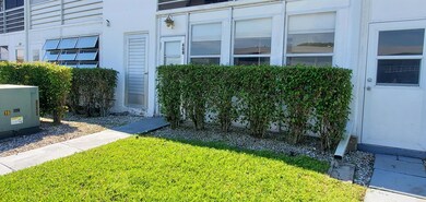 406 Windsor R, West Palm Beach, FL 33417 - photo 6