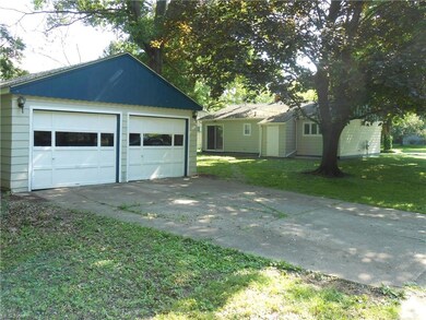 201 Erieview Blvd, Sheffield Lake, OH 44054 - photo 2