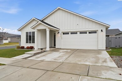2572 Clark Ridge Dr, Richland, WA 99352 - photo 2