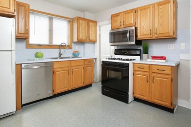 517 Heath St, Chestnut Hill, MA 02467 - photo 5