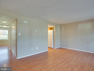 22390 Stablehouse Dr, Sterling, VA 20164 - photo 2