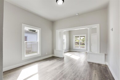 3121 Mono Livingroom 1