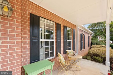 12902 Tarragon Ct, Herndon, VA 20171 - photo 4