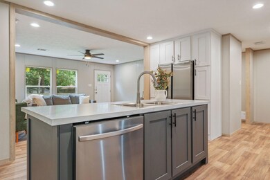 493 Marigold Ave, Defuniak Springs, FL 32433 - photo 4