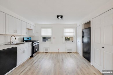 25 Hastings Ave unit B, Rutherford, NJ 07070 - photo 2