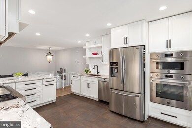 8227 Kay Ct, Annandale, VA 22003 - photo 5