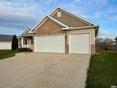 6 Blackstone Ct, Bettendorf, IA 52722 - photo 3