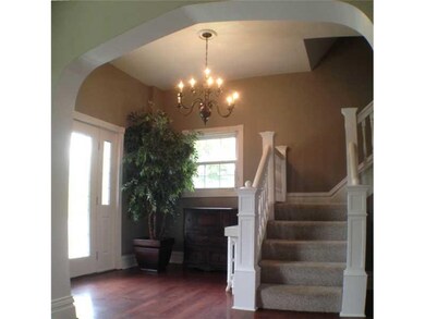 Entry/Foyer.