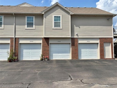 28244 S Pointe Ln, New Baltimore, MI 48051 - photo 2