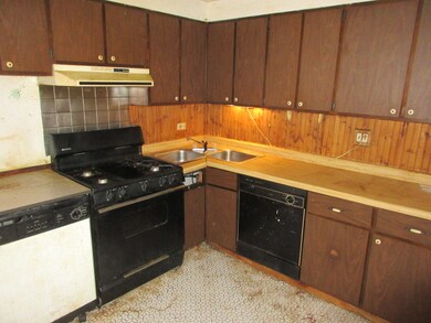 1813 N Jackson St, Waukegan, IL 60087 - photo 6