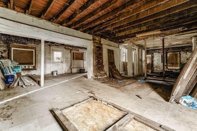 160 E Barthman Ave, Columbus, OH 43207 - photo 5