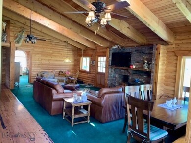 Living Room/Dining Area