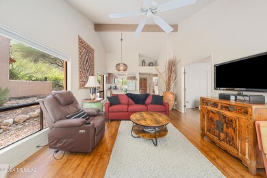 Living Room W/Vaulted Ceiling s