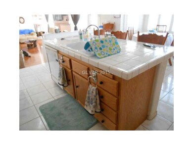 Kitchen. Useful island with sink & storage!