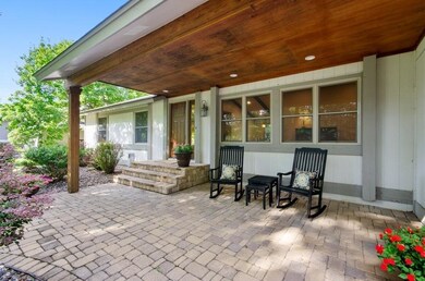 Lovely front porch!