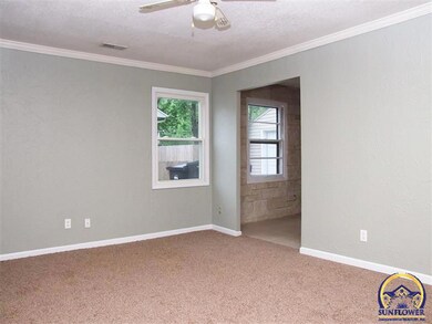 3422 SW 12th St, Topeka, KS 66604 - photo 6