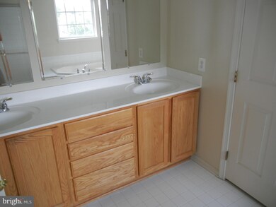 24 Jennifer Lynne Dr, Knoxville, MD 21758 - photo 2