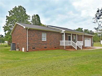 114 Polly Dr, Statesville, NC 28625 - photo 2