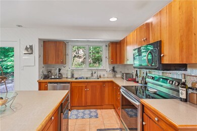 8 Latham Farm Rd, Smithfield, RI 02917 - photo 5
