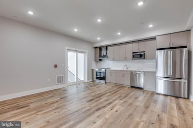 1434 Parrish St unit 2, Philadelphia, PA 19130 - photo 2