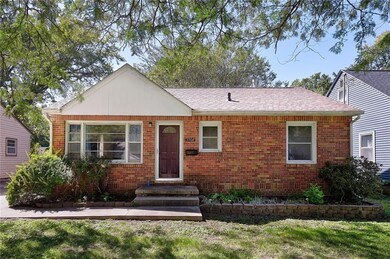 3908 42nd St, Des Moines, IA 50310 - photo 2