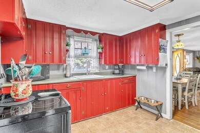 72 W Bay Path Terrace, Springfield, MA 01109 - photo 6