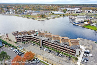 77 E Water St unit 5, Toms River, NJ 08753 - photo 4