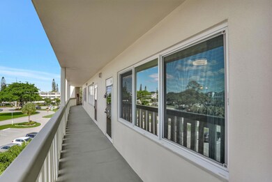 4004 Cambridge A unit 4004, Deerfield Beach, FL 33442 - photo 4