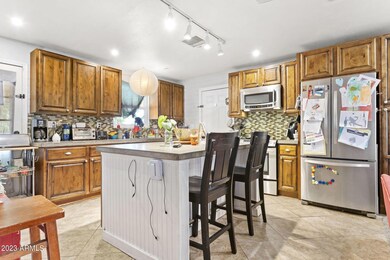 8-web-or-mls-3337-e-hillery-dr