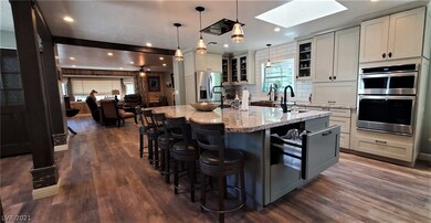 Elegant, Highly Ugraded and Updated Gourmet Kitche