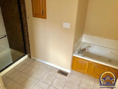 4232 SW Stone Ave, Topeka, KS 66610 - photo 5