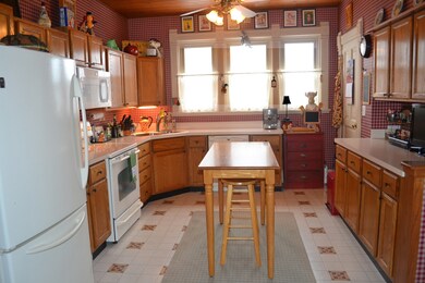 311 N Main St, Princeton, IL 61356 - photo 5