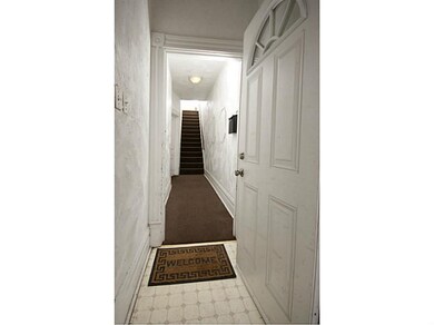 Entry/Foyer.
