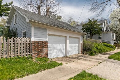 Detached garage
