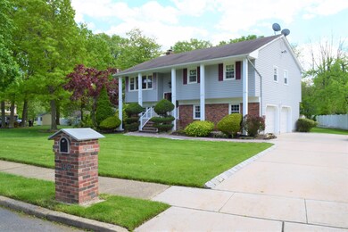 206 Tanglewood Ct, Middletown, NJ 07748 - photo 2