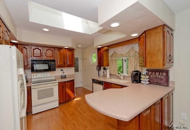 37 Memory Ln, Schenectady, NY 12306 - photo 5