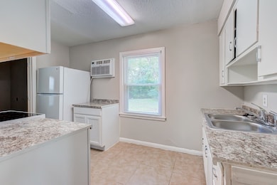 6311 Sherwood Dr, Houston, TX 77021 - photo 5