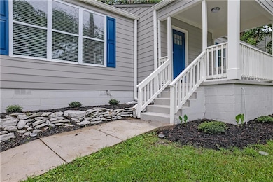 Entrance to property featuring crawl space