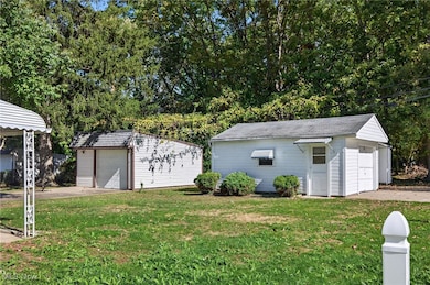 5493 Thomas St, Maple Heights, OH 44137 - photo 4