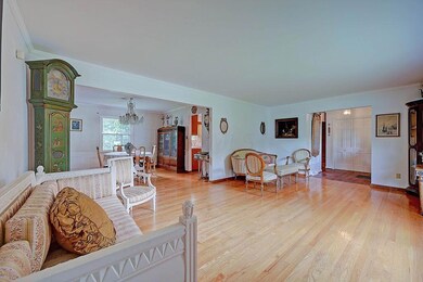 05-Living Room/Dining Room