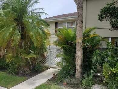 34 Clinton Ct unit D, Royal Palm Beach, FL 33411 - photo 3