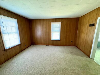 137 W Perry St, Maryville, IL 62062 - photo 3