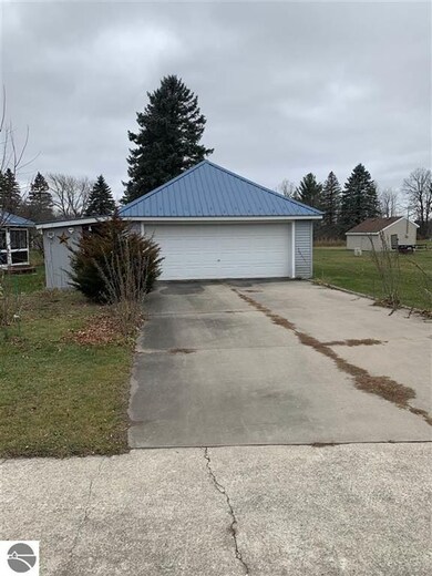 401 Whittemore St, Whittemore, MI 48770 - photo 5