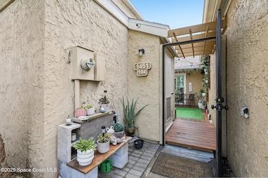6-web-or-mls-Sheafe Ave NE 104-S1207-006