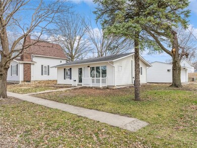 121 W Washington St, Colfax, IA 50054 - photo 2