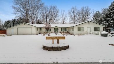 715 Locust St, Omak, WA 98841 - photo 2